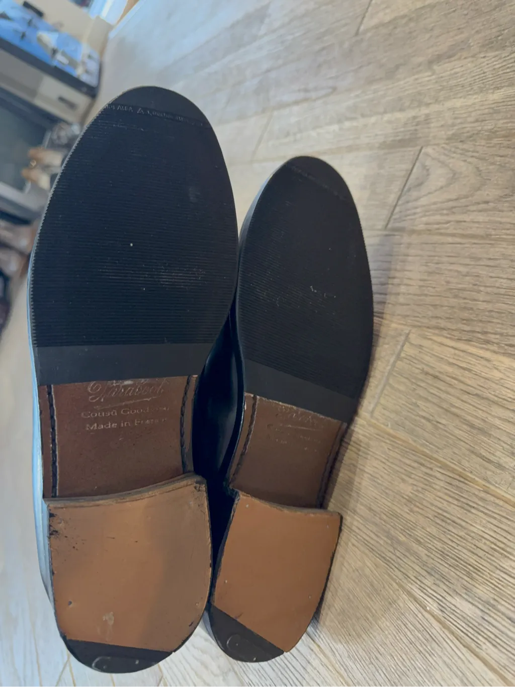 Paire de mocassins loafers noirs en cuir de la marque Paraboot Modele Adonis, fabriqués en France avec une construction Goodyear. 8