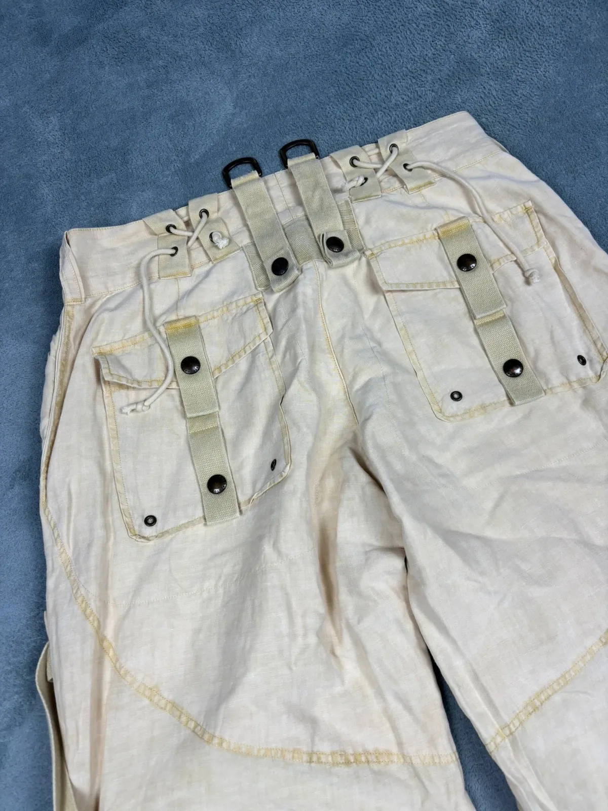 ⭐️ Ralph Lauren silk and linen cargo trousers ⭐️
✅ Condition 10/10
🕵🏼♂️ Rarity 9.5/10
👕 Fit: baggy — loose
📏 Size IT 40, measurements in photos
🧼 Washed
🚛 Ships in 24/48h 11