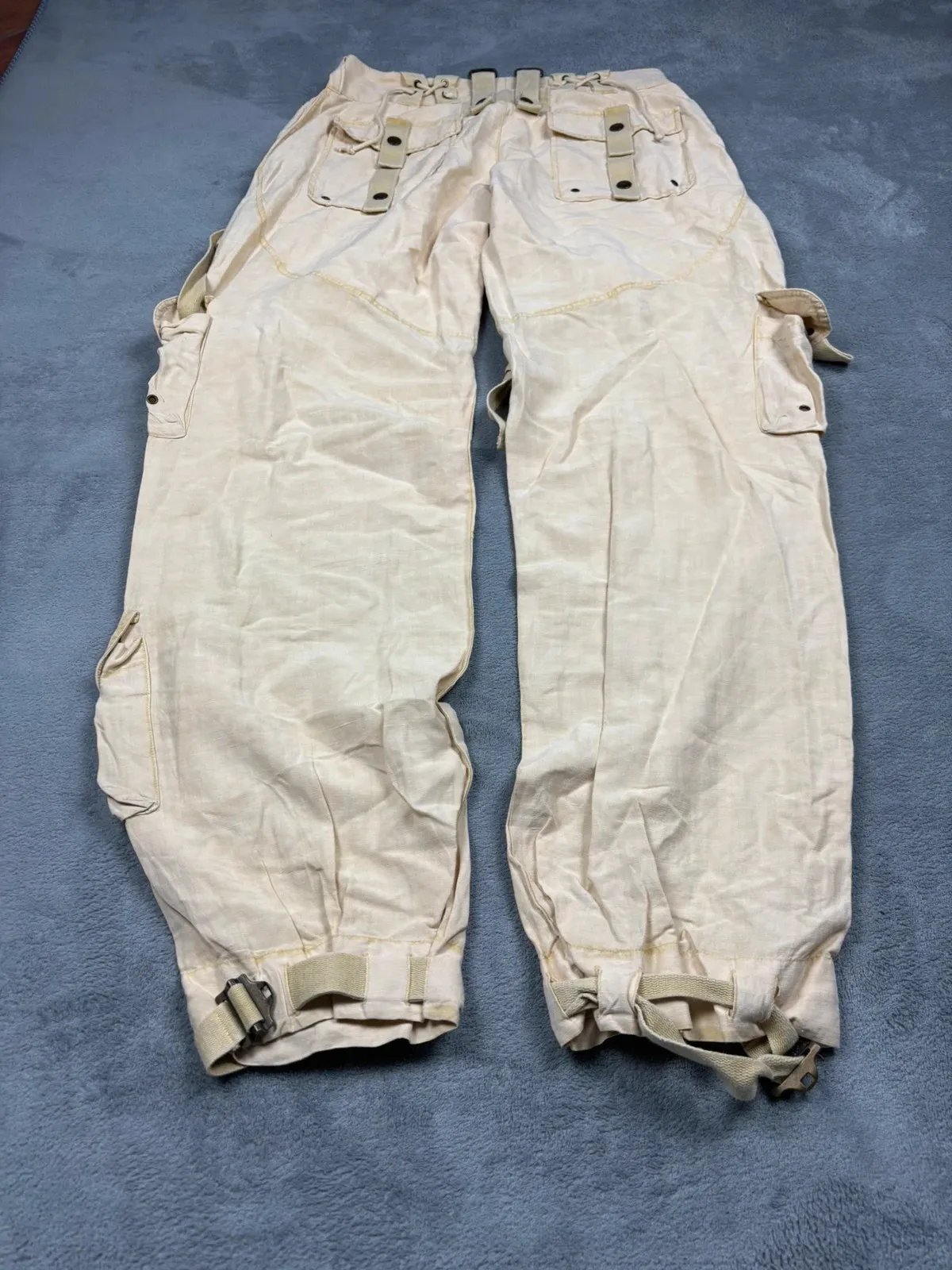 ⭐️ Ralph Lauren silk and linen cargo trousers ⭐️
✅ Condition 10/10
🕵🏼♂️ Rarity 9.5/10
👕 Fit: baggy — loose
📏 Size IT 40, measurements in photos
🧼 Washed
🚛 Ships in 24/48h 12