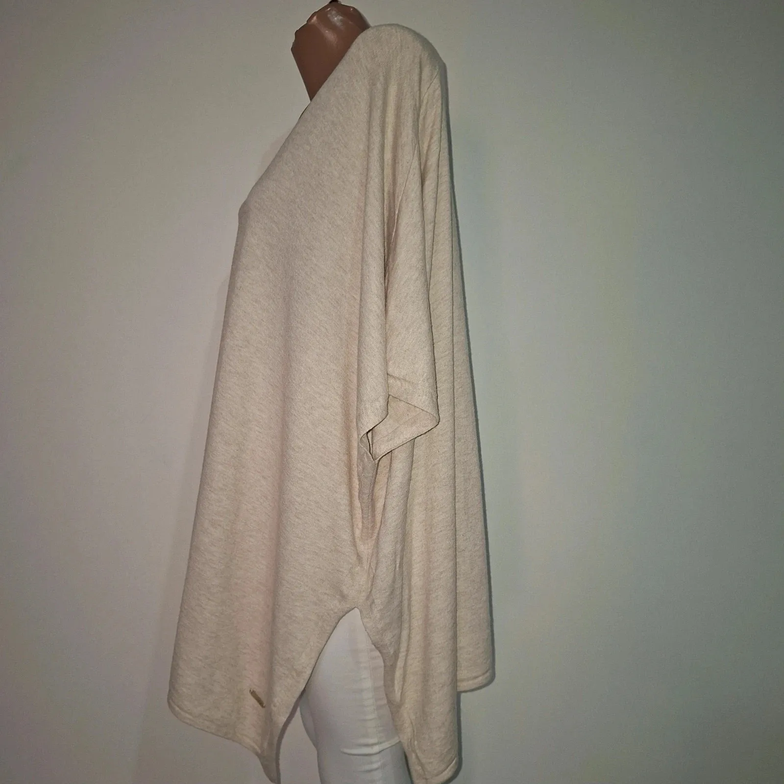 In excellent condition. Fits M-L 4