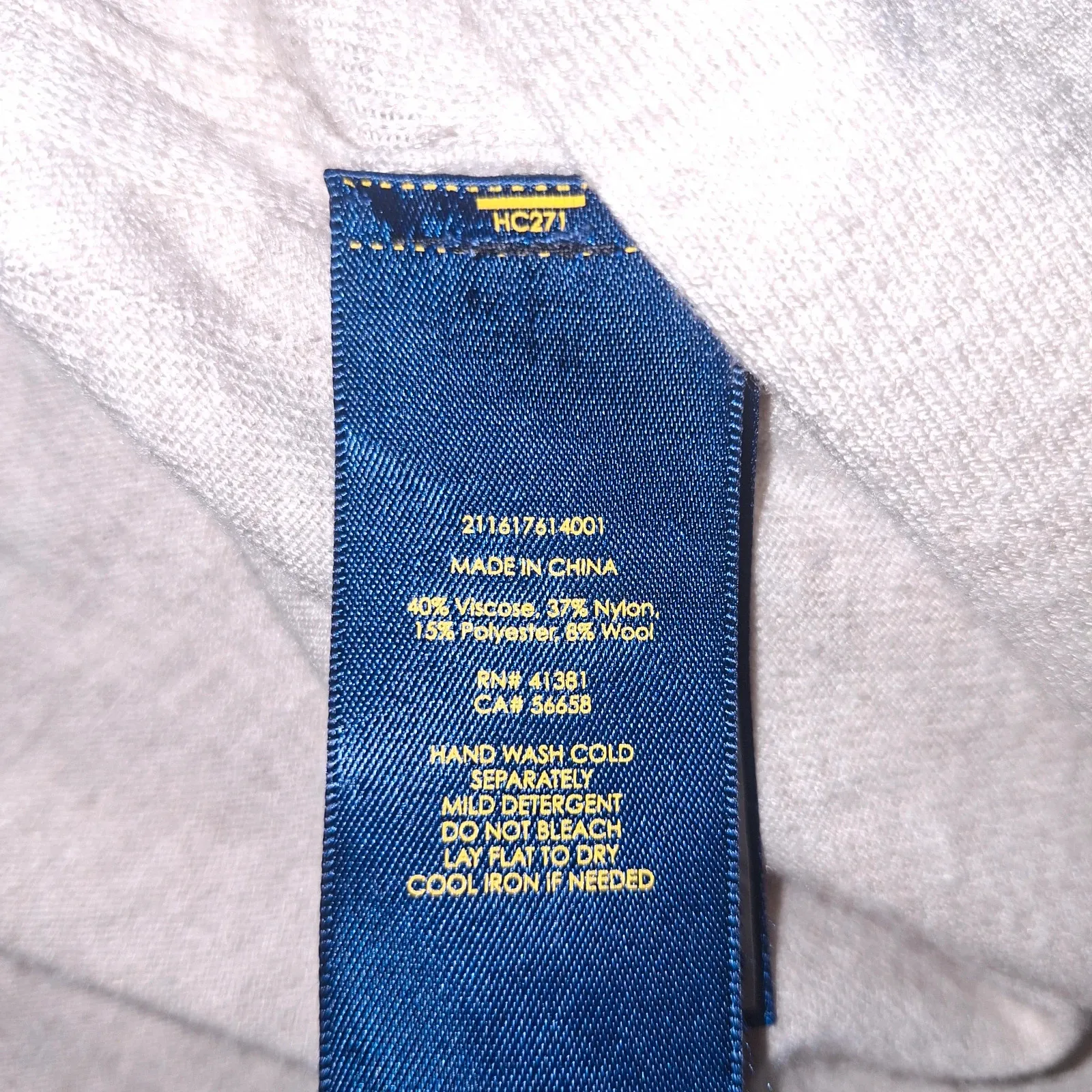 In excellent condition. Fits M-L 6
