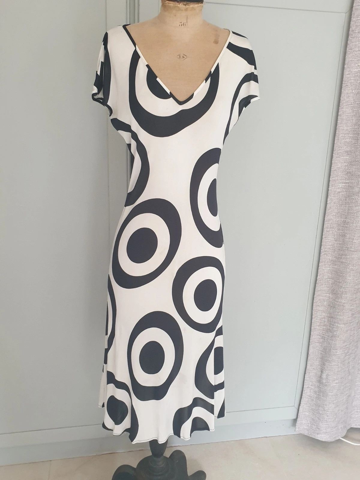Robe Versace Jeans Couture, pièce vintage de la ligne couture de la maison italienne. Très bon état. Taille L (40).