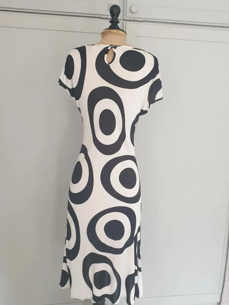 Robe Versace Jeans Couture, pièce vintage de la ligne couture de la maison italienne. Très bon état. Taille L (40). 4