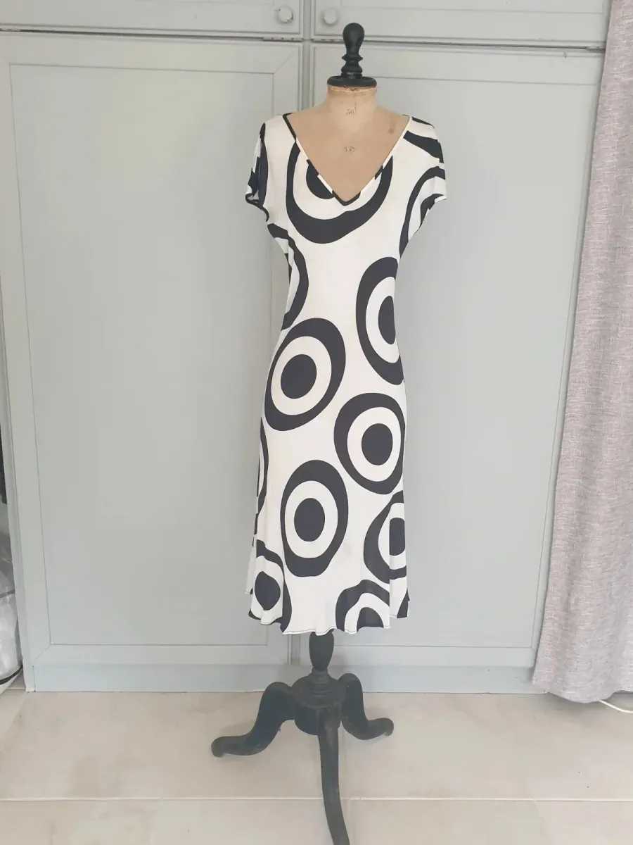 Robe Versace Jeans Couture, pièce vintage de la ligne couture de la maison italienne. Très bon état. Taille L (40). 2