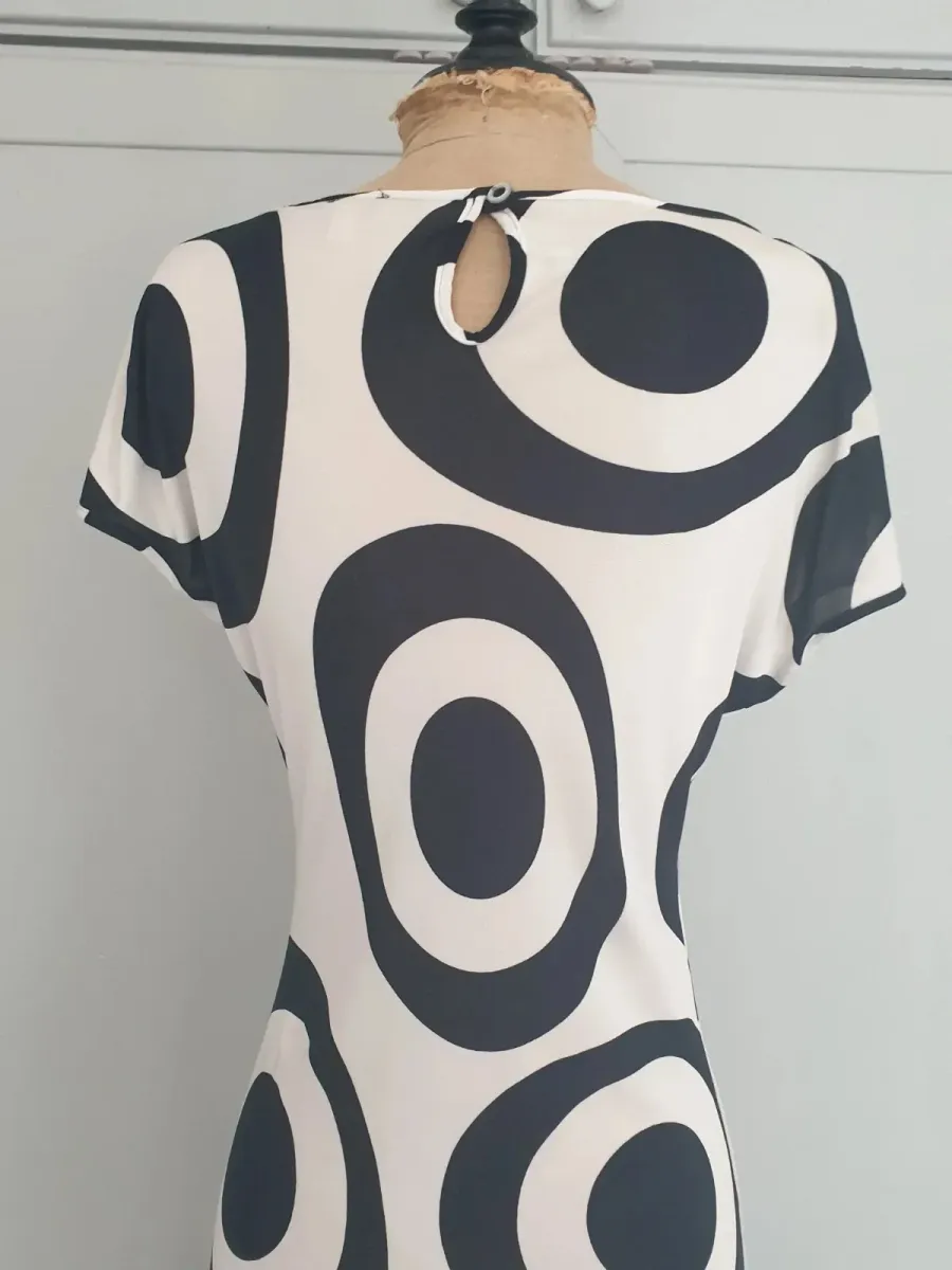 Robe Versace Jeans Couture, pièce vintage de la ligne couture de la maison italienne. Très bon état. Taille L (40). 5