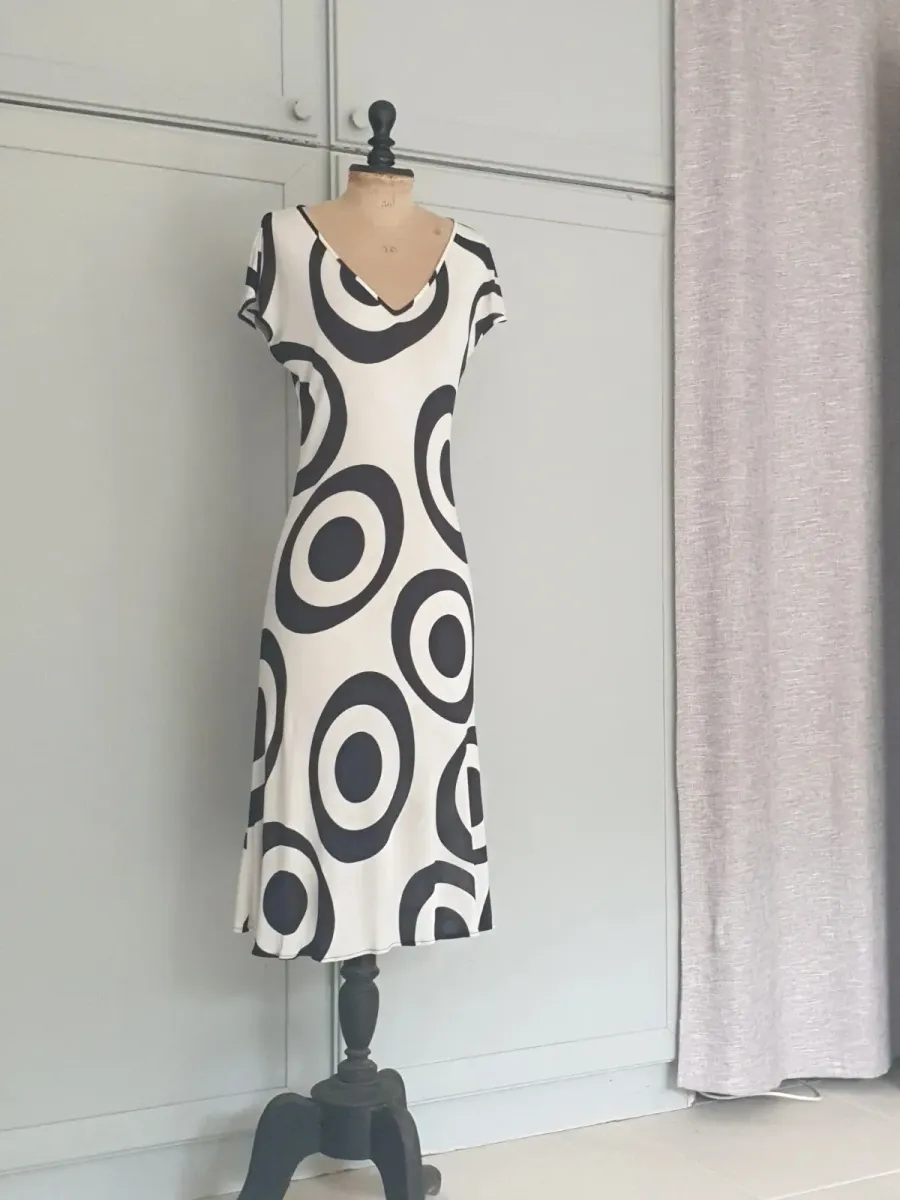 Robe Versace Jeans Couture, pièce vintage de la ligne couture de la maison italienne. Très bon état. Taille L (40). 8
