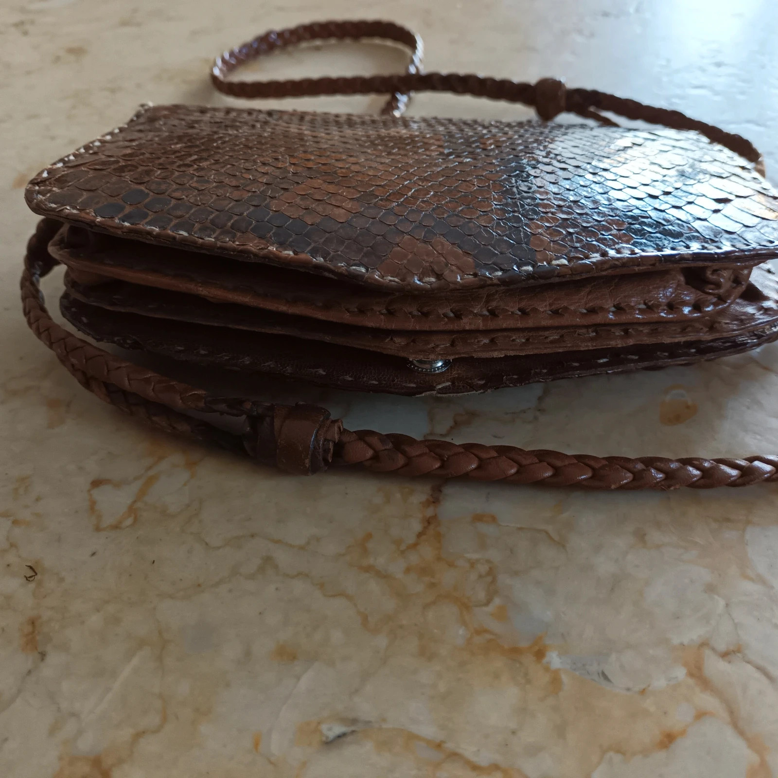 Sac bandoulière reptile 1 poche côté et 1 centre avec fermeture 18 cm x 12 h 2