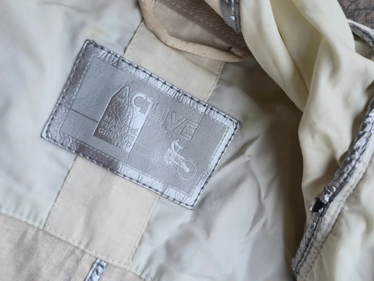 Imperméable.gopecore avant-garde nouvelle vague Y2K us 50 60 70 brutaliste organique vintage og 90 archives vintage designer marithé japanese fashion japan tokyo techwear avant garde oversized deconstructed asymmetric tailored utility selvedge washed patchwork statement rare iconic collector archive fashion archives 2000s high fashion luxury experimental 4