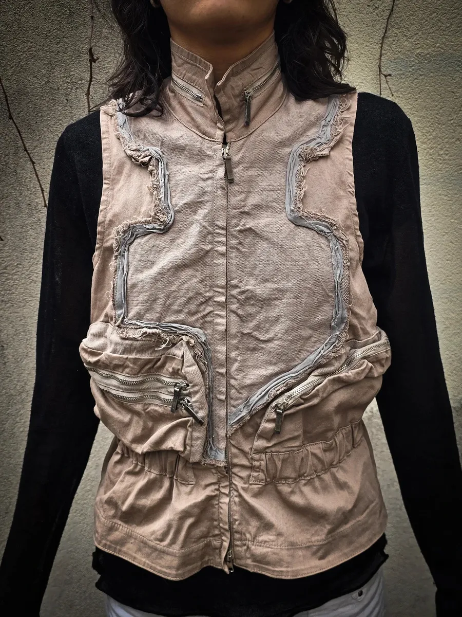 Veste sans manche gopecore avant-garde nouvelle vague Y2K  us 50 60 70 brutaliste organique vintage og 90  archives  vintage designer marithé   japanese fashion japan  tokyo  techwear avant garde oversized deconstructed asymmetric tailored utility selvedge washed  patchwork statement rare iconic collector archive fashion archives  2000s high fashion luxury experimental