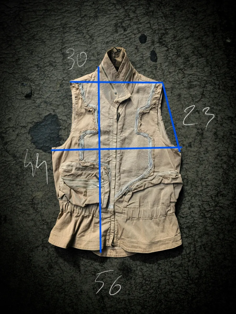 Veste sans manche gopecore avant-garde nouvelle vague Y2K  us 50 60 70 brutaliste organique vintage og 90  archives  vintage designer marithé   japanese fashion japan  tokyo  techwear avant garde oversized deconstructed asymmetric tailored utility selvedge washed  patchwork statement rare iconic collector archive fashion archives  2000s high fashion luxury experimental 4