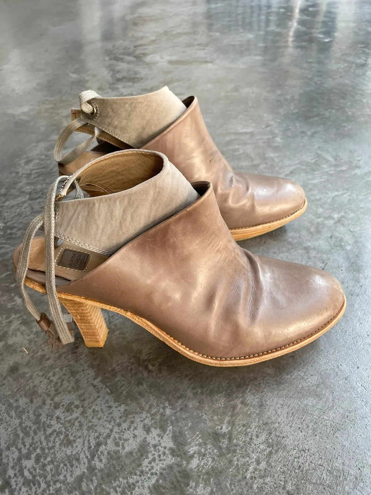 Marithé + François Girbaud pumps in beige and brown, taupe shade. Vintage designer piece. Size 39. 6