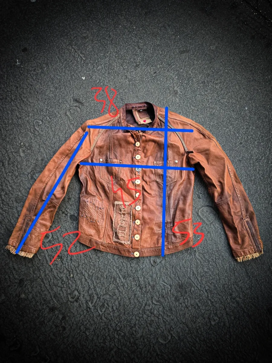 Veste en cuir patchwork 
gopecore avant-garde nouvelle vague Y2K  us 50 60 70 brutaliste organique vintage og 90  archives  vintage designer marithé   japanese fashion japan  tokyo  techwear avant garde oversized deconstructed asymmetric tailored utility selvedge washed  patchwork statement rare iconic collector archive fashion archives  2000s high fashion luxury experimental 6