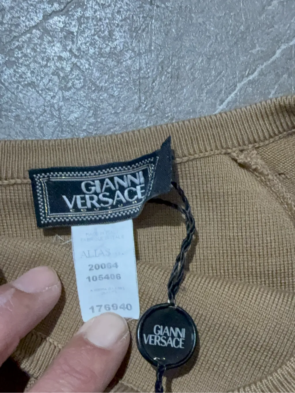 Jupe crayon en maille camel de la marque Gianni Versace Couture, neuve avec étiquettes. 4