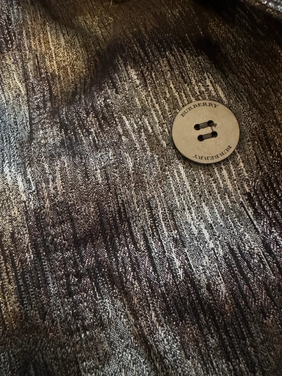 Burberry coat, an iconic piece from the British house. Very good condition. Size L (40). 5