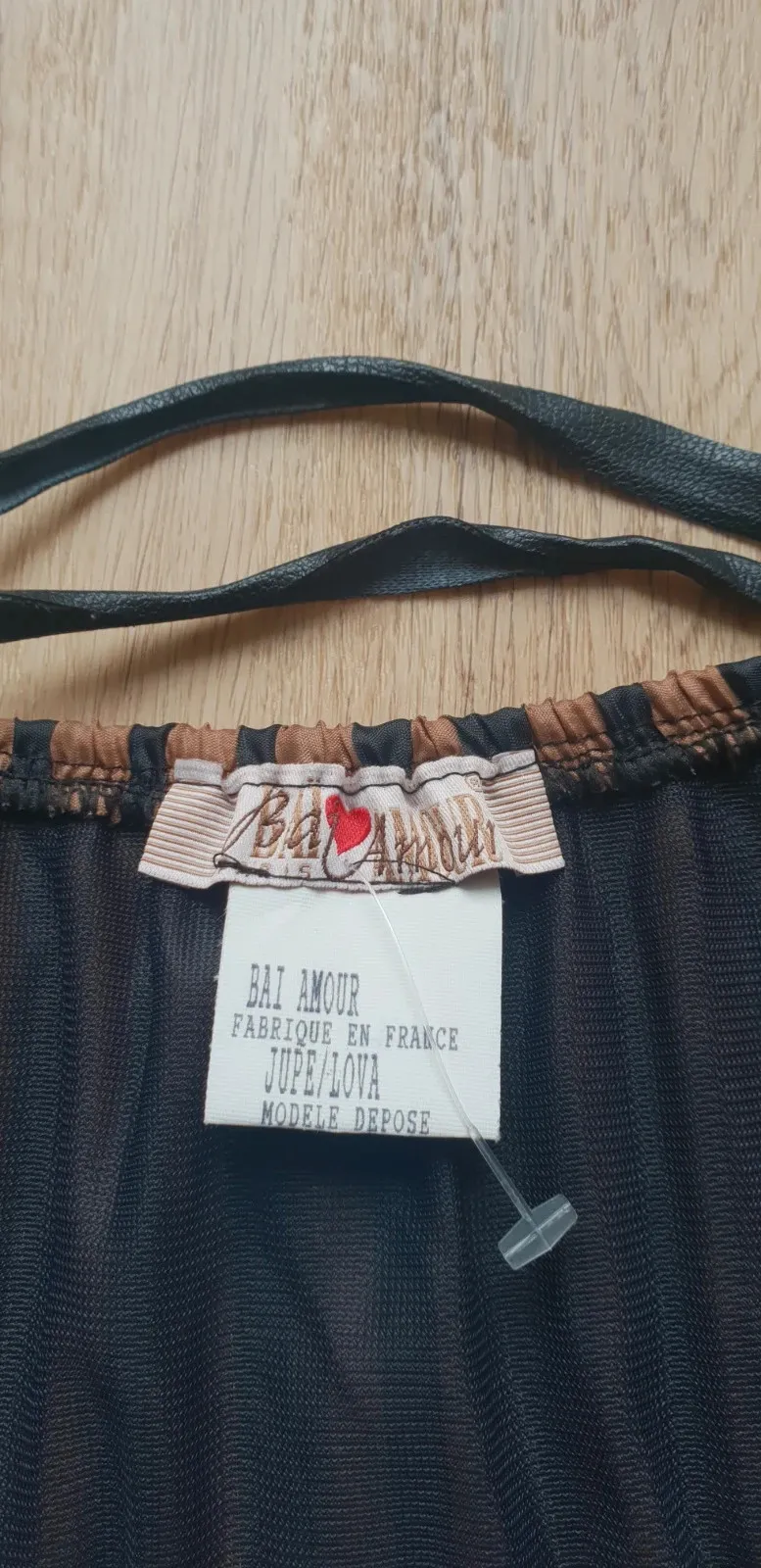 Long skirt with a side zip.
Length 96 cm. 4