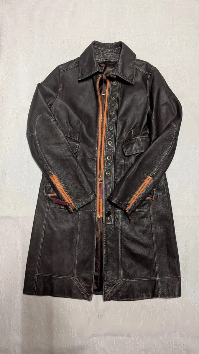Bonjour,
Je vends cette magnifique veste en cuir taille L excellent état très peu portée, multiples poches avec zip et fermeture zippée. Haute qualité.
Envoi rapide et très soigné
#loview #view #vestecuirfemme #taillelfemme