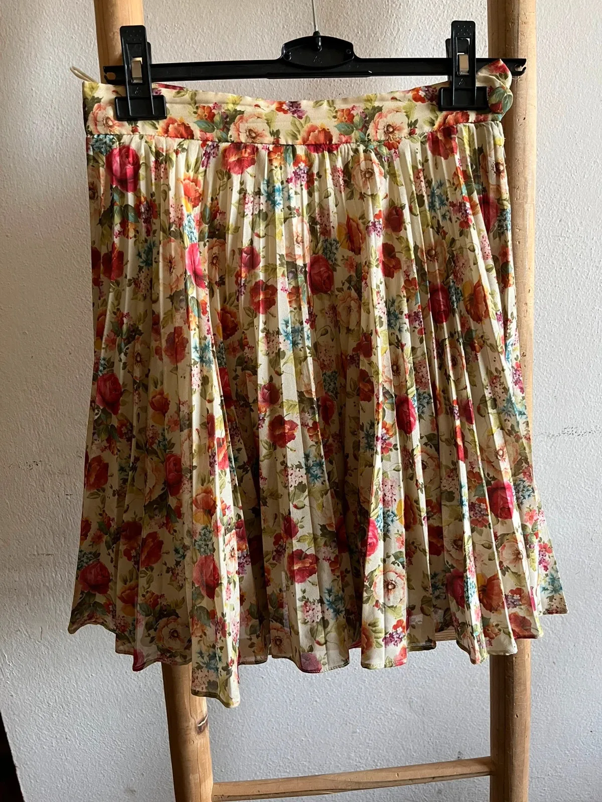 Moschino printed skirt, vintage 2000s piece with the house's playful spirit. Very good condition. Size M (38). 1