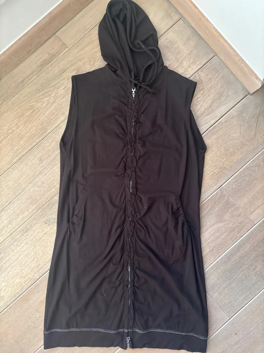 robe gilet long sans manches avec capuche MFG 2