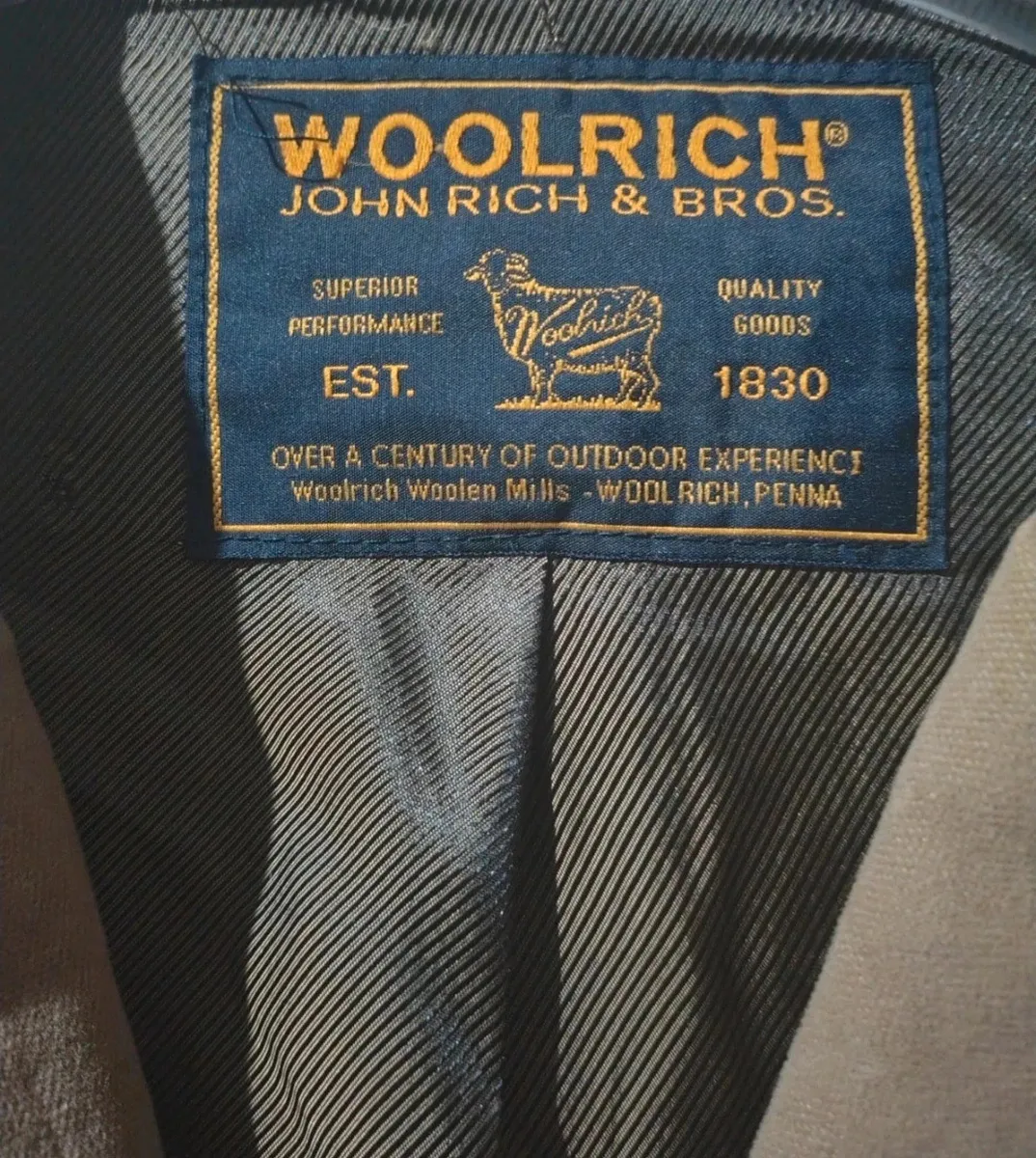 Giacca primaverile uomo Woolrich taglia L 
Ottime condizioni 
Misure in foto 3