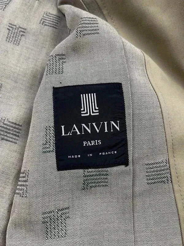 Doublure élégante, style chic et minimaliste, confortable au dessus d'un costume 6
