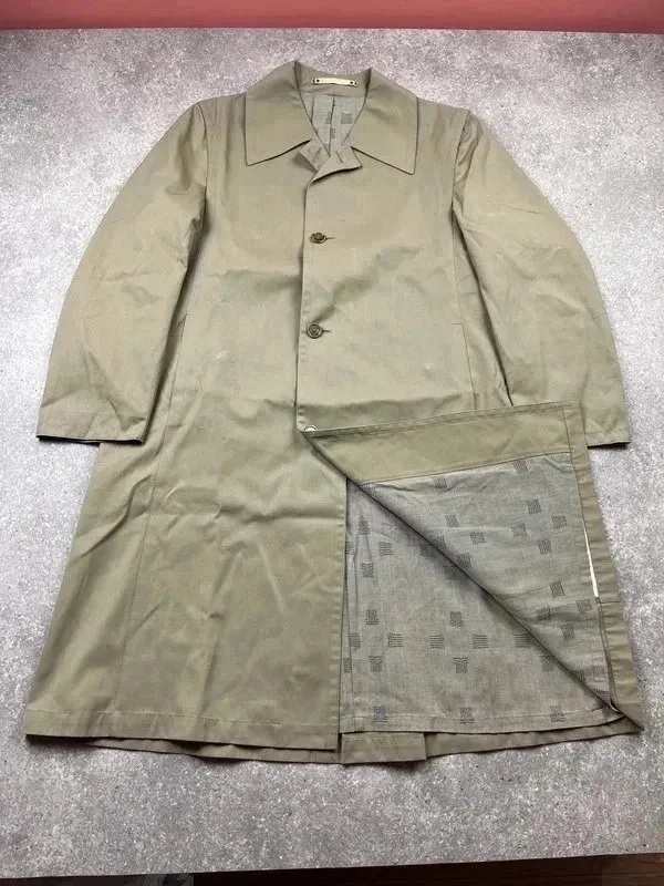 Doublure élégante, style chic et minimaliste, confortable au dessus d'un costume 2