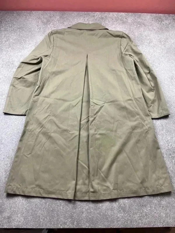 Doublure élégante, style chic et minimaliste, confortable au dessus d'un costume 8
