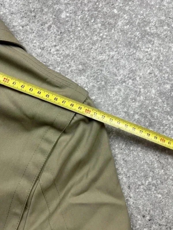 Doublure élégante, style chic et minimaliste, confortable au dessus d'un costume 9