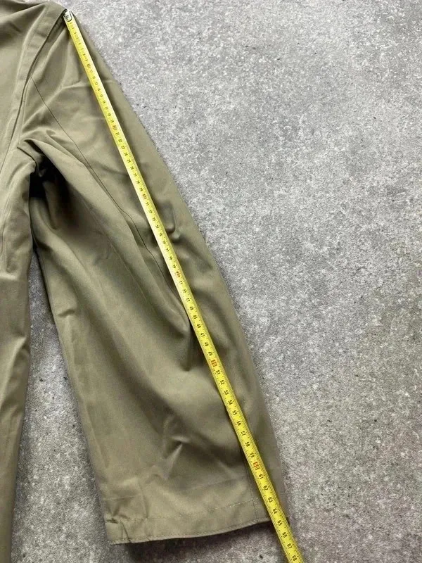 Doublure élégante, style chic et minimaliste, confortable au dessus d'un costume 10