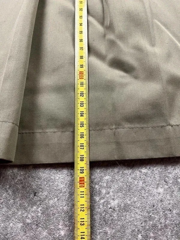 Doublure élégante, style chic et minimaliste, confortable au dessus d'un costume 12