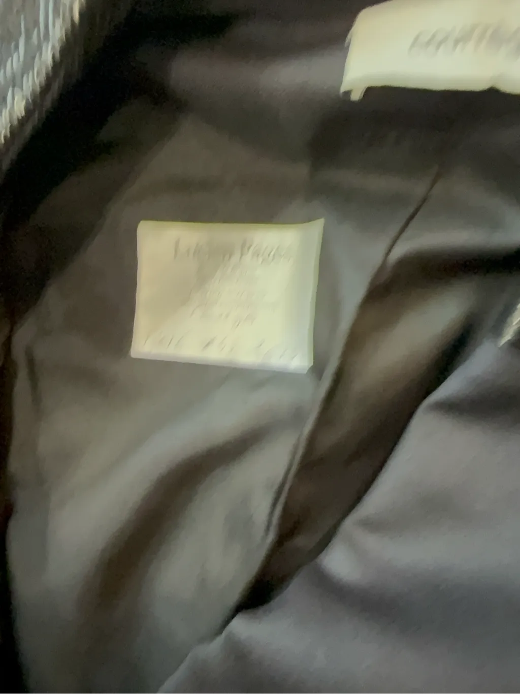 Blazer Courrèges anthracite avec col en cuir texturé noir et fermeture à trois boutons. 4