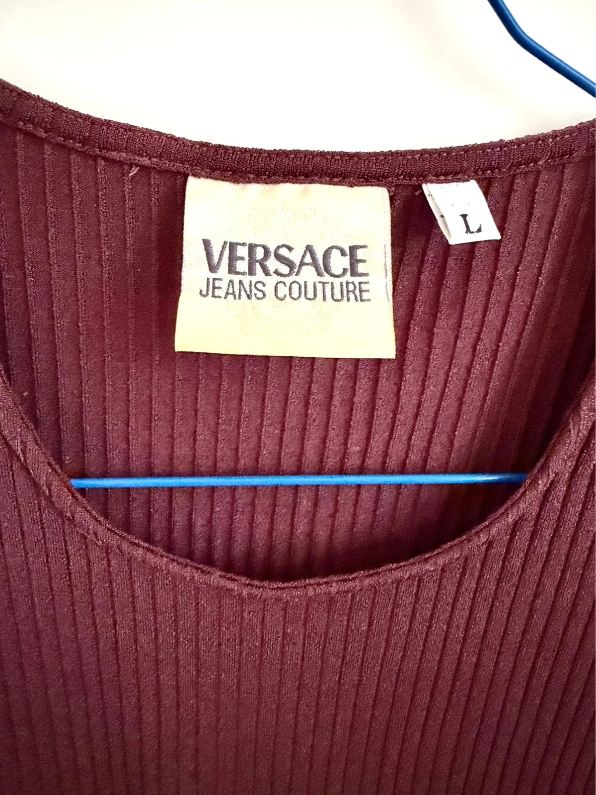 Top Versace Jeans Couture marron foncé, tissu stretch, taille L (convient S/M), excellent état. Une pièce vintage authentique. 2