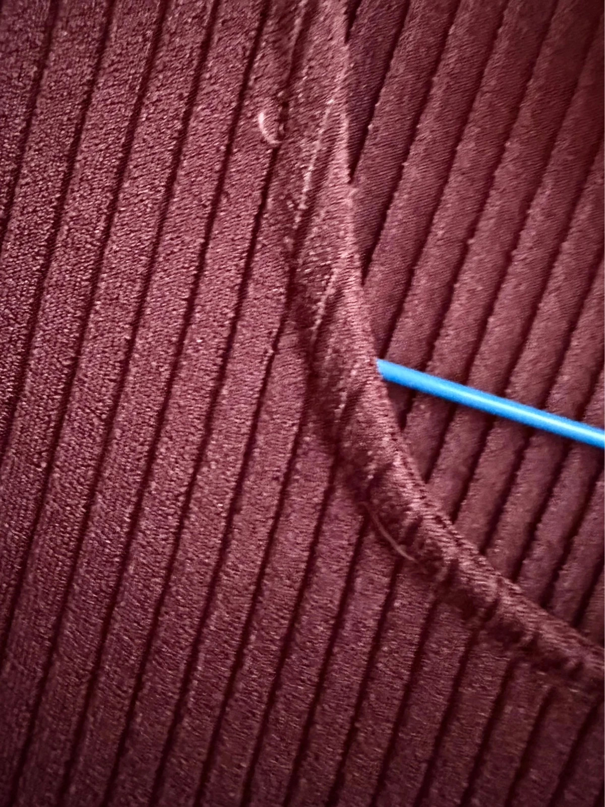 Top Versace Jeans Couture marron foncé, tissu stretch, taille L (convient S/M), excellent état. Une pièce vintage authentique. 4