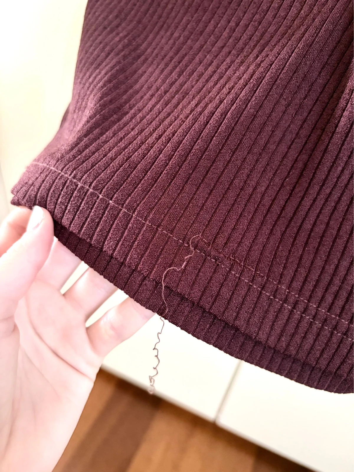 Top Versace Jeans Couture marron foncé, tissu stretch, taille L (convient S/M), excellent état. Une pièce vintage authentique. 5
