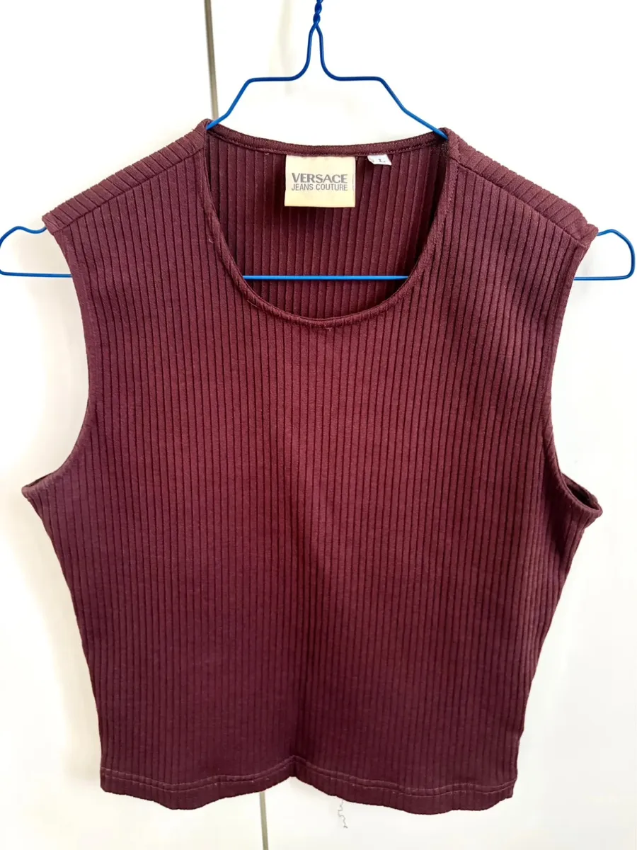 Top Versace Jeans Couture marron foncé, tissu stretch, taille L (convient S/M), excellent état. Une pièce vintage authentique.