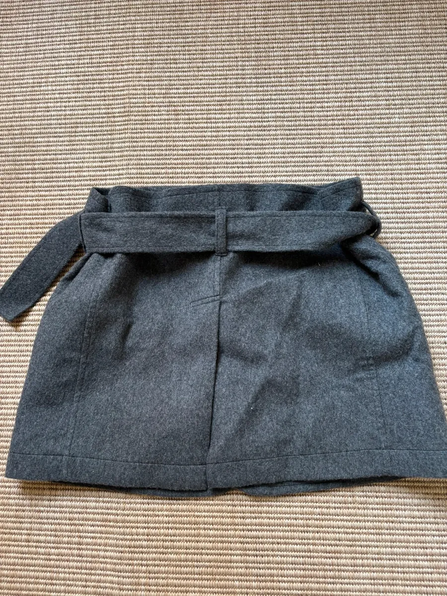 Can be worn on top of pants or another skirt
Perfect state 3