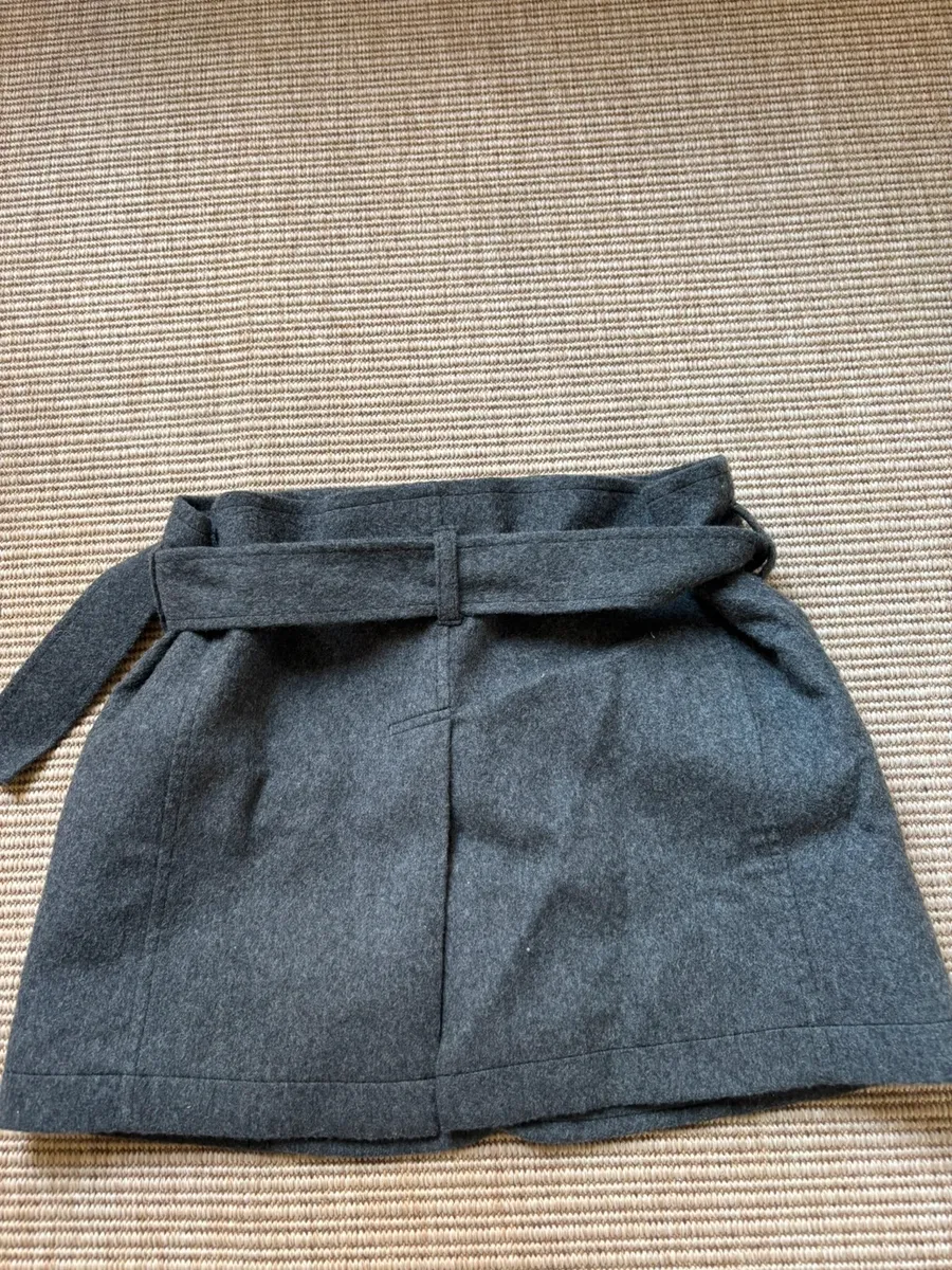 Can be worn on top of pants or another skirt
Perfect state 2