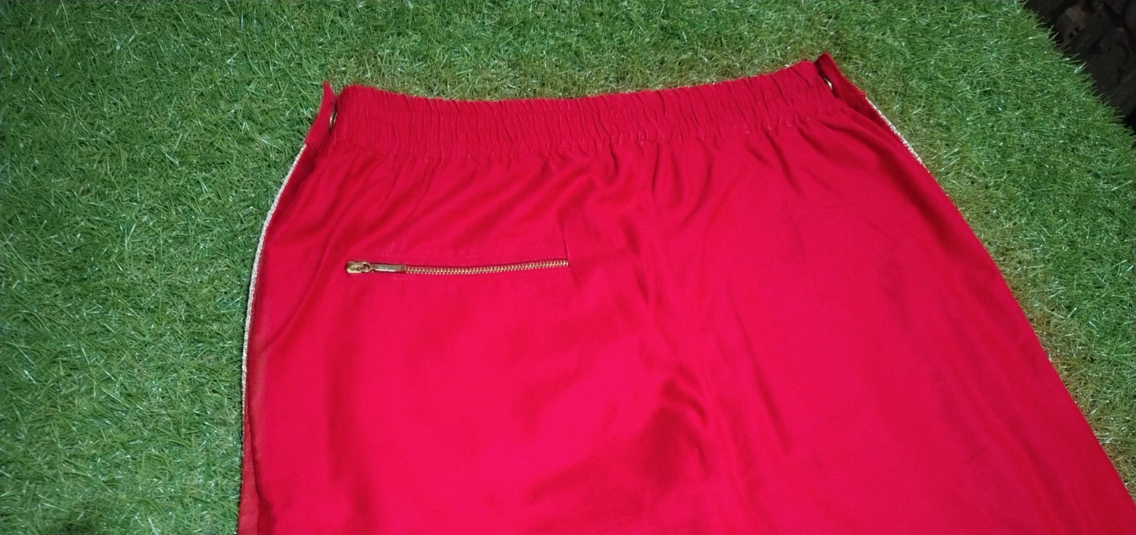 Pantaloni Roberta di Camerino tg 42
Ottime condizioni
Misure in foto 6