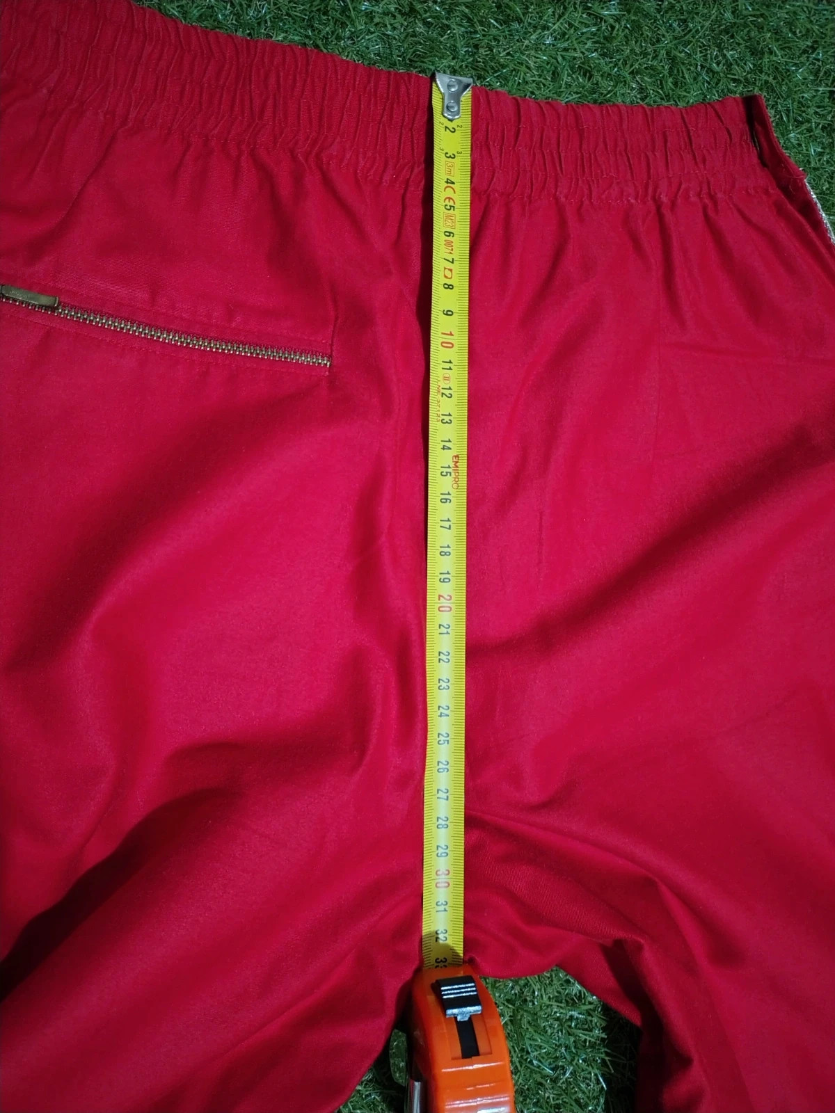 Pantaloni Roberta di Camerino tg 42
Ottime condizioni
Misure in foto 9