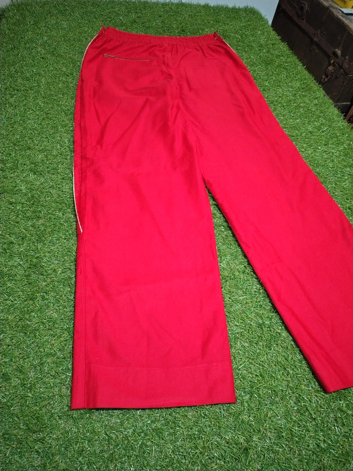 Pantaloni Roberta di Camerino tg 42
Ottime condizioni
Misure in foto 5