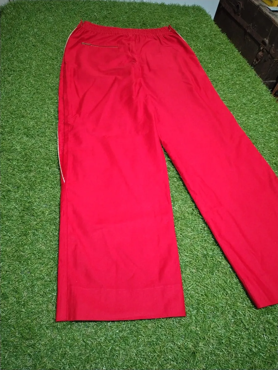 Pantaloni Roberta di Camerino tg 42
Ottime condizioni
Misure in foto 5