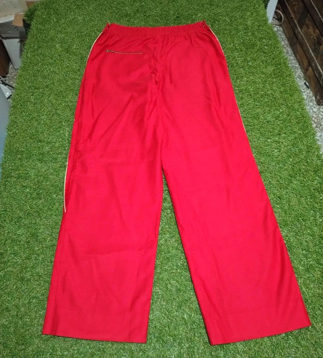 Pantaloni Roberta di Camerino tg 42
Ottime condizioni
Misure in foto 2
