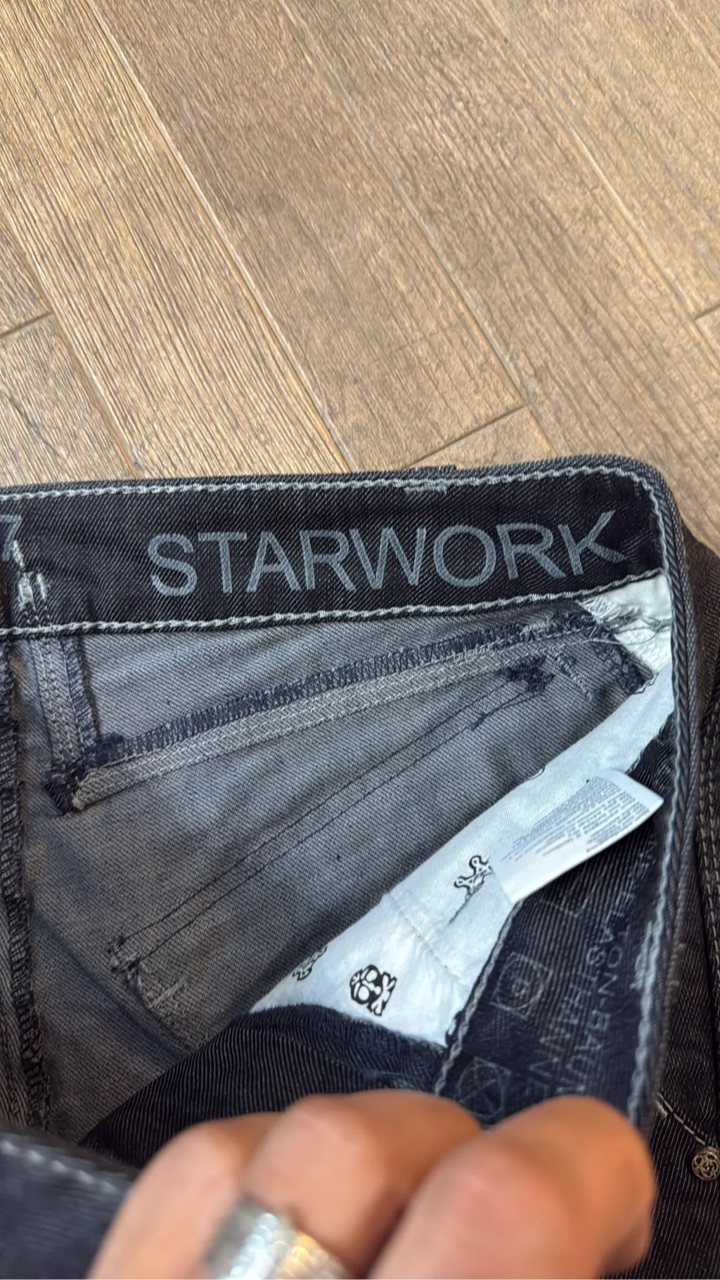 Jean évasé bleu foncé de la marque Marithé + François Girbaud, modèle Starwork, taille 27, neuf avec étiquettes. 4