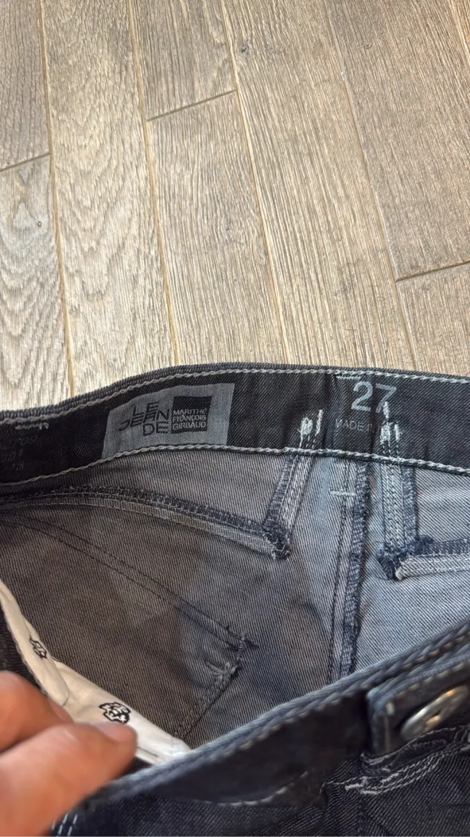 Jean évasé bleu foncé de la marque Marithé + François Girbaud, modèle Starwork, taille 27, neuf avec étiquettes. 6