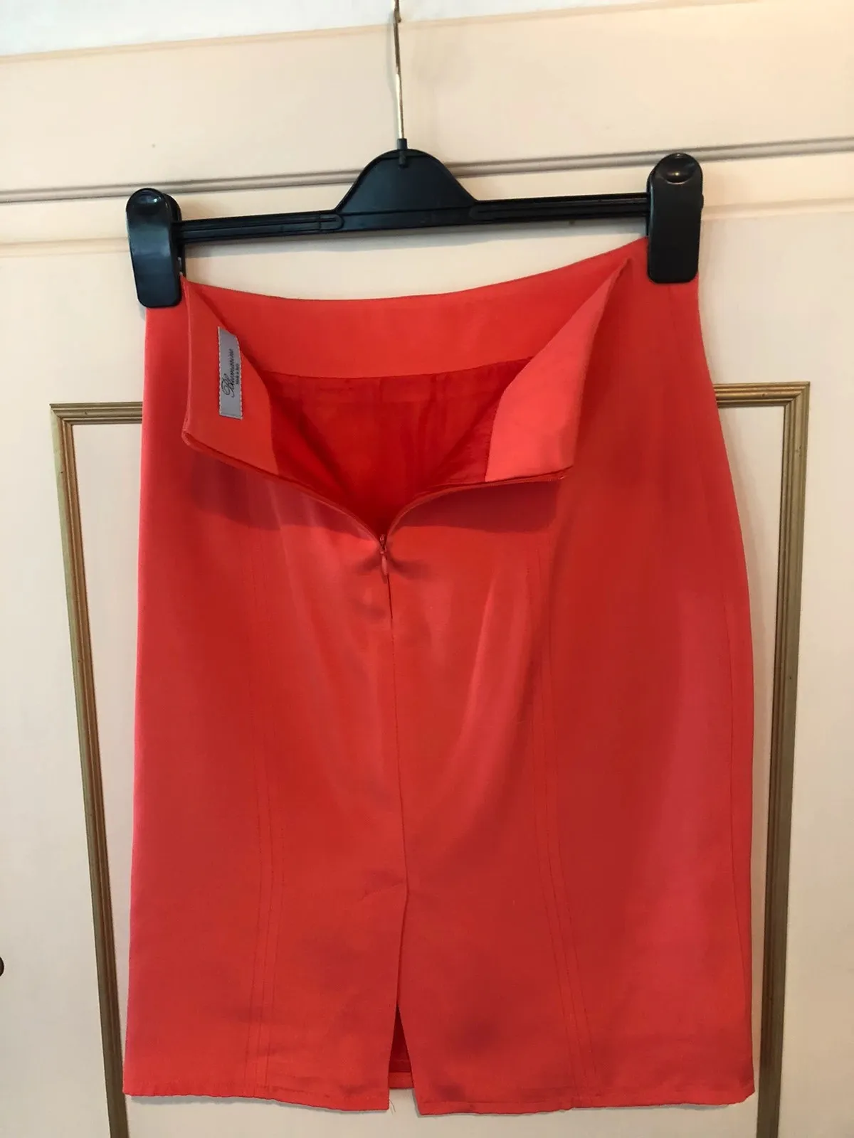 Blumarine skirt in coral, a piece from the romantic Italian house. Very good condition. Size S (36). 2