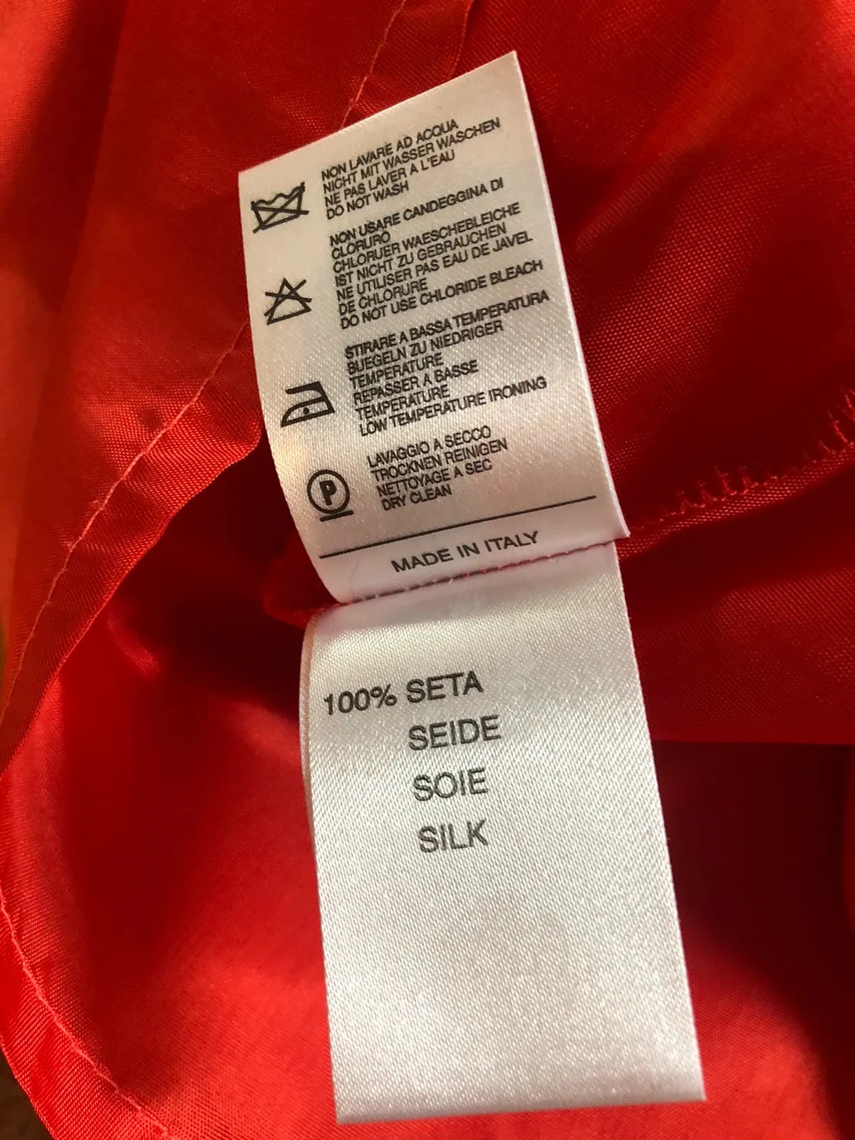 Blumarine skirt in coral, a piece from the romantic Italian house. Very good condition. Size S (36). 4