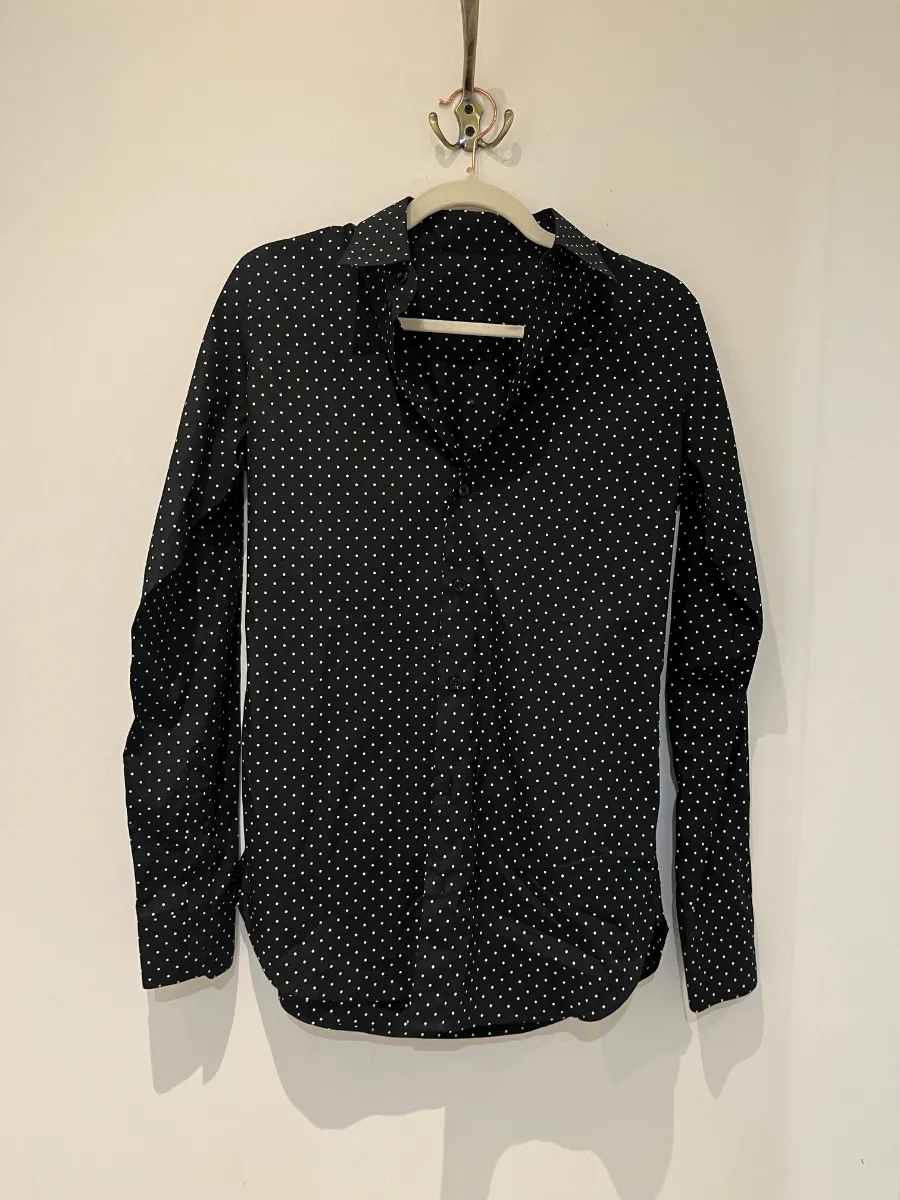 Men's fitted polka dot shirt