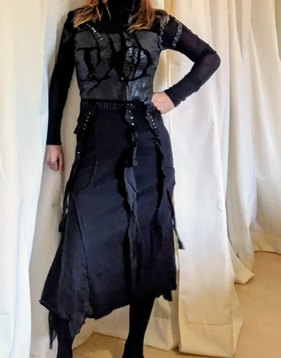 Asymmetric dress with a Y2K spirit, vintage piece with a decidedly on-trend style. Very good condition. Size S (36). 2
