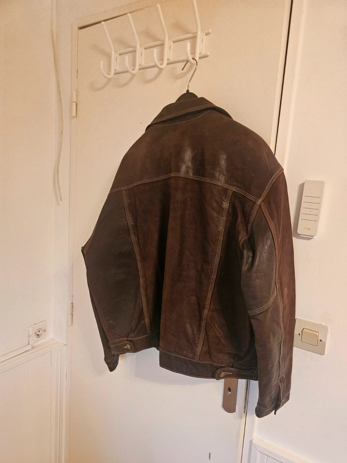 Veste cuir Camaïeu Taille L vintage
Très belle patine 6