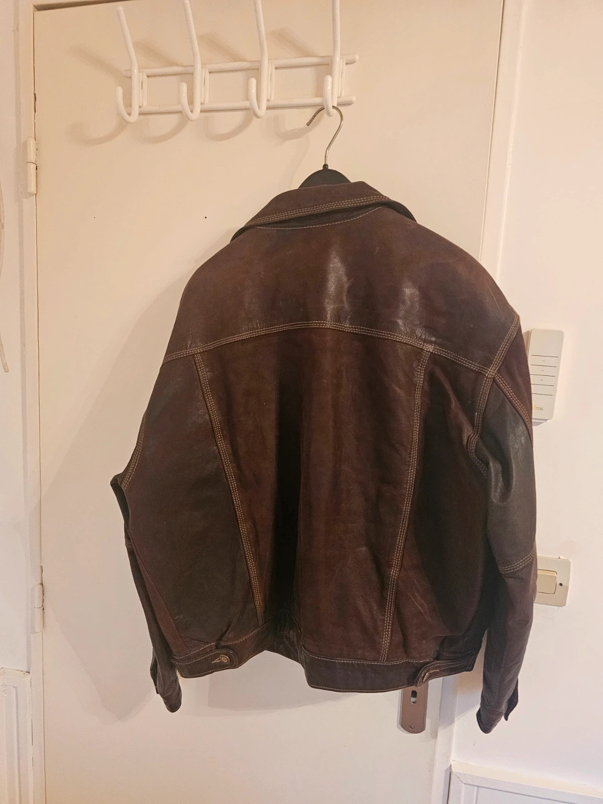 Veste cuir Camaïeu Taille L vintage
Très belle patine 8