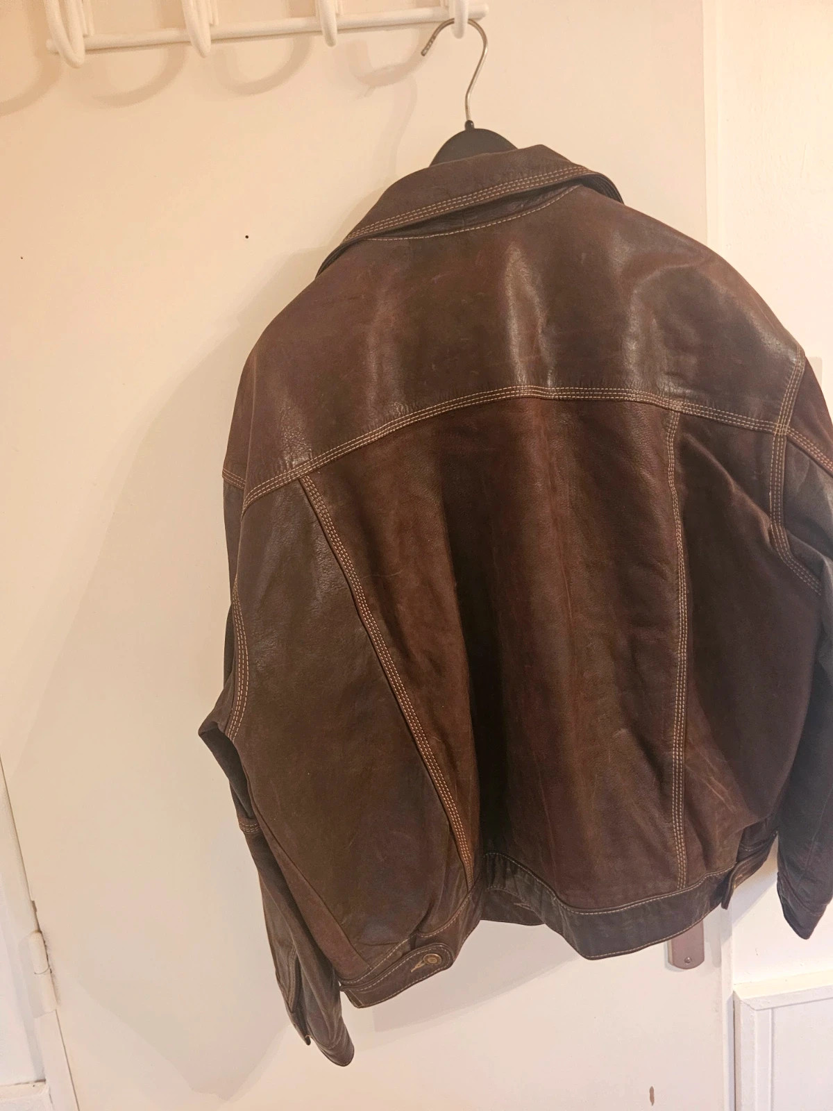 Veste cuir Camaïeu Taille L vintage
Très belle patine 7